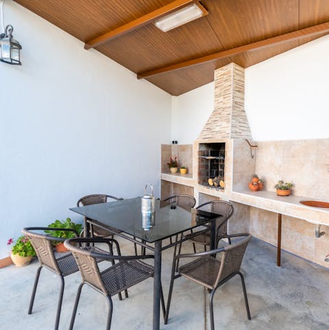 Enjoy a cookout and toast a happy holiday in Andalusia