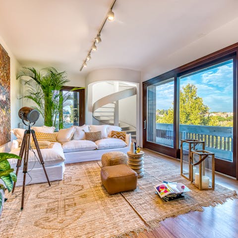 Sip pre-dinner cocktails in one of the elegant living rooms