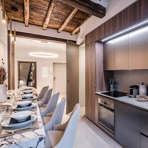 Plan your day over coffee and pastries at the breakfast bar