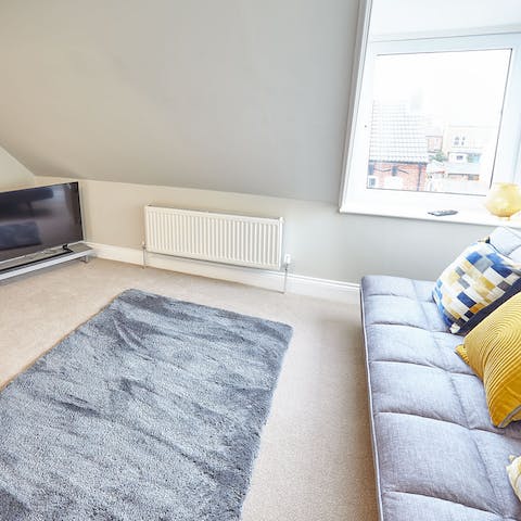 Find peace and quiet in the second lounge – perfect for a movie night