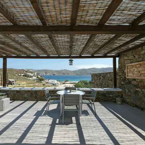 Enjoy alfresco meals with a sea view