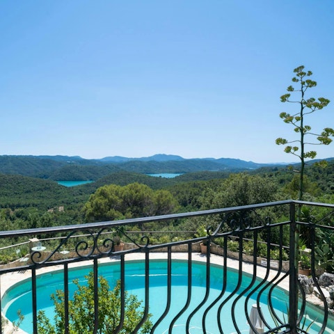 Admire the beautiful views of Lac de Saint-Cassien from the balcony