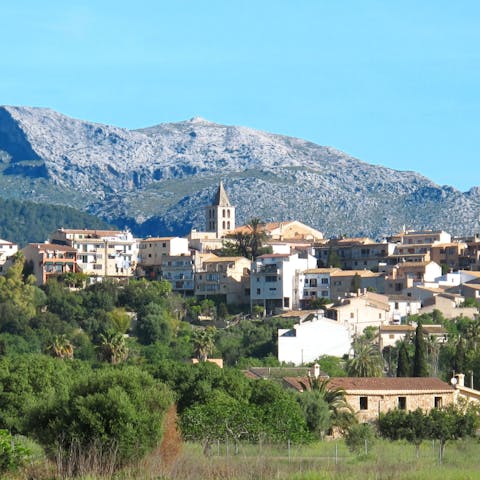 The home is located in the heart of Campanet, a charming town with plenty of shops and restaurants.