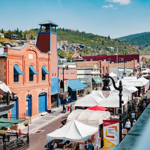 Head the bustling Main Street, a thirteen-minute drive away