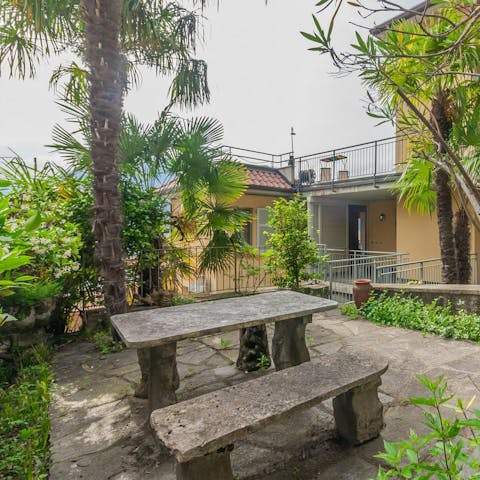 Dine alfresco – your host can arrange cooking classes