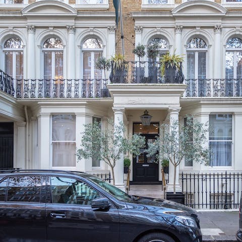 Stay in an affluent Knightsbridge location