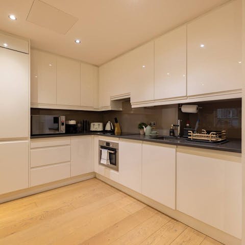 Whip up breakfast in the kitchenette before a day of sightseeing