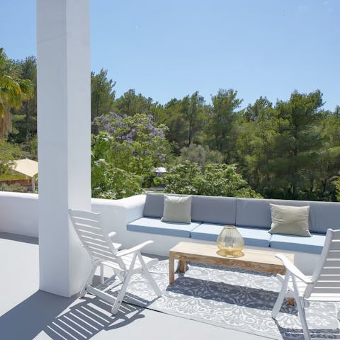 Enjoy pre-dinner drinks under the sun on the rooftop terrace