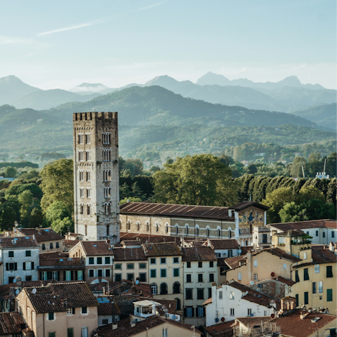 Stay in Lucca, in the heart of the historic walled city