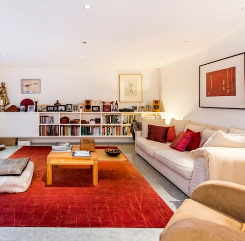 Charming & chic living area