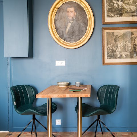 Start mornings with freshly bought coffee and croissants at the chic dining table