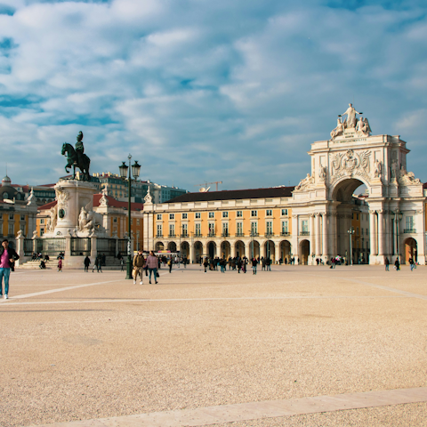Stroll to Praça do Comércio in just fourteen minutes