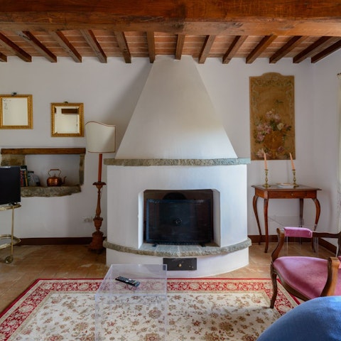 Gather by the fire when the Tuscan weather turns colder