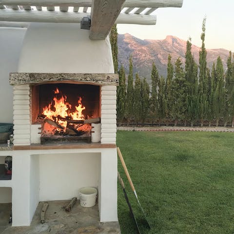 Fire up the outdoor pizza oven and barbecue for mouthwatering alfresco feasts