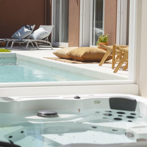 Choose between the hot tub and pool while still being able to socialise together