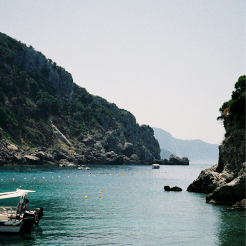 Explore the eastern coast of Crete – the beach is a short drive away