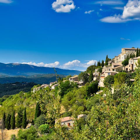 Immerse yourself in the natural beauty of the Luberon region 