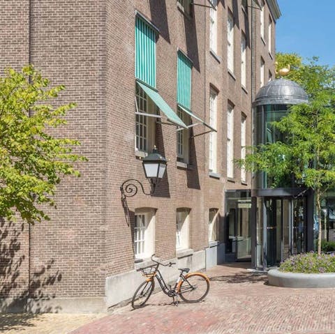 Stay just a short stroll or bike ride away from museums, shops and bars