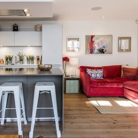 Open-plan dining & kitchen area