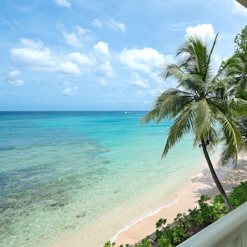 Stay between Gibbes and Mullins Beach with direct access to the sand from the garden