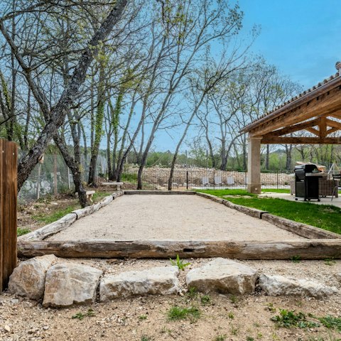 Catch up with your loved ones over a game of pétanque