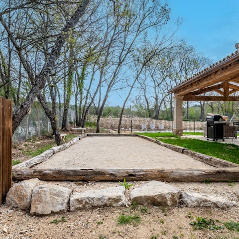 Catch up with your loved ones over a game of pétanque