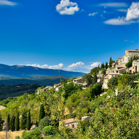 Explore the pretty villages of the Luberon, a short drive from the doorstep