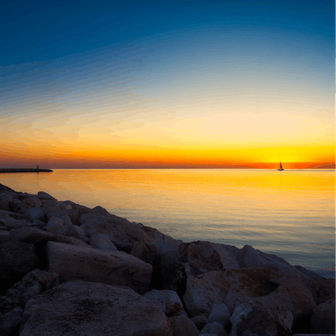 Discover the stunning coastline of the Riviera delle Palme