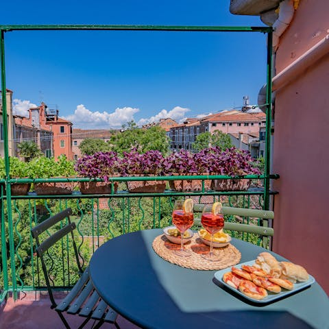 Enjoy alfresco drinks and meals on the rooftop terrace