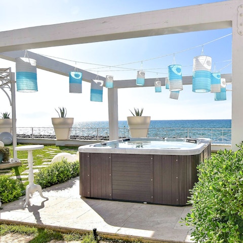 Toast the day’s end with sundowners in the private Jacuzzi