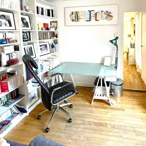 Work from home or write a journal of your time in Montmartre