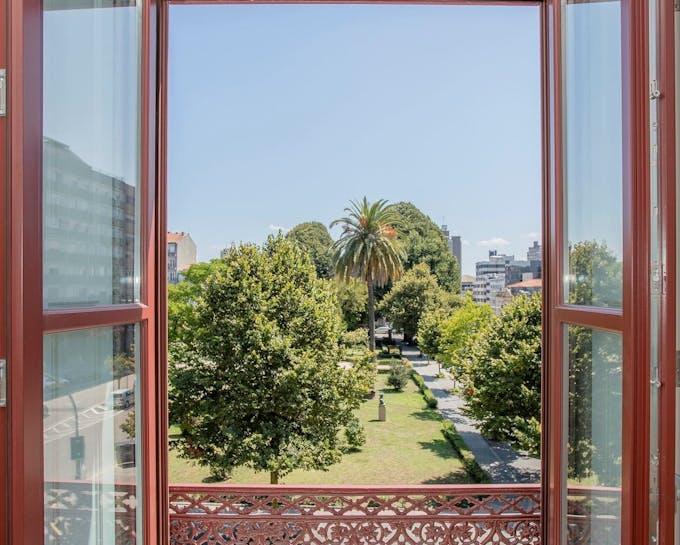 Port Glasses Clinking