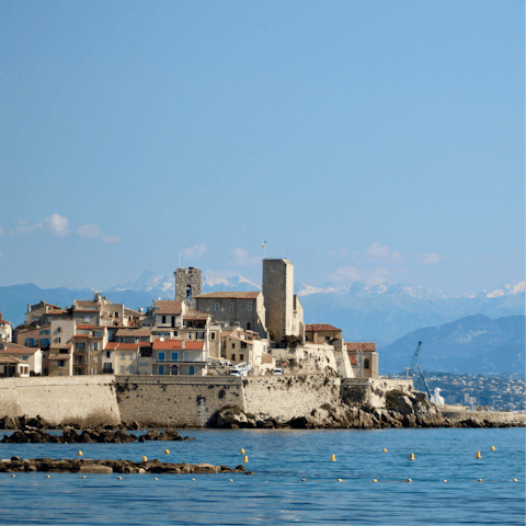 Be in Antibes in just ten minutes by car