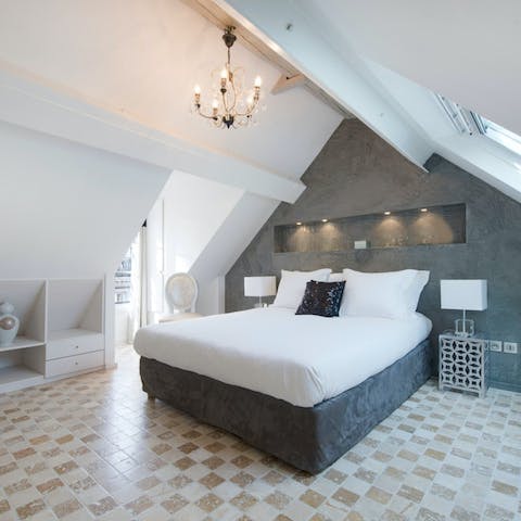 Head upstairs to the cosy bedroom and drift off under the eaves