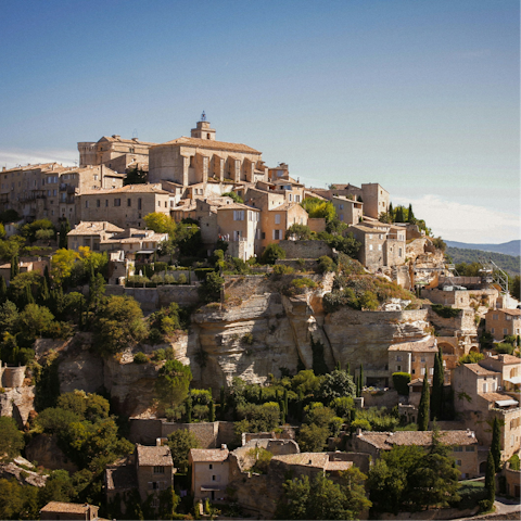 Explore the pretty hilltop town of Gordes – a five-kilometre drive away