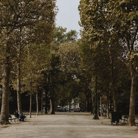 Enjoy refreshing strolls through nearby Champ de Mars