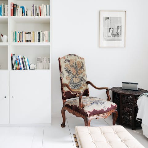 Admire the mix of modern design and antique pieces in the bright living room