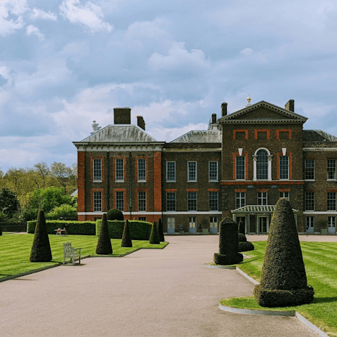 Head to nearby Kensington Gardens for a refreshing stroll