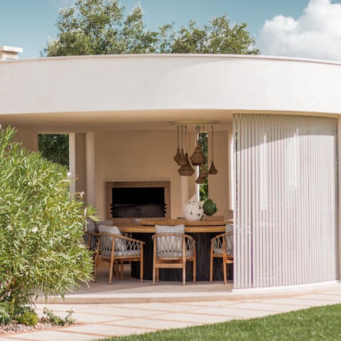 Light the barbecue and savour magical evenings in the garden