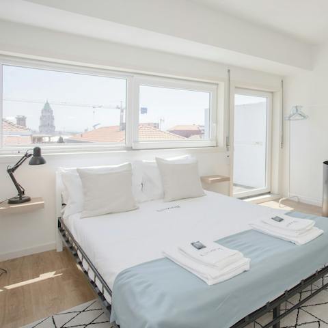 Pad out of bed and onto the balcony to bid Porto bom dia