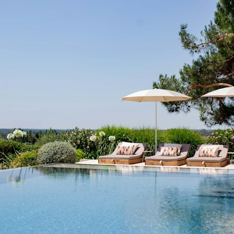 Stretch out by the pool and admire the Alpilles views