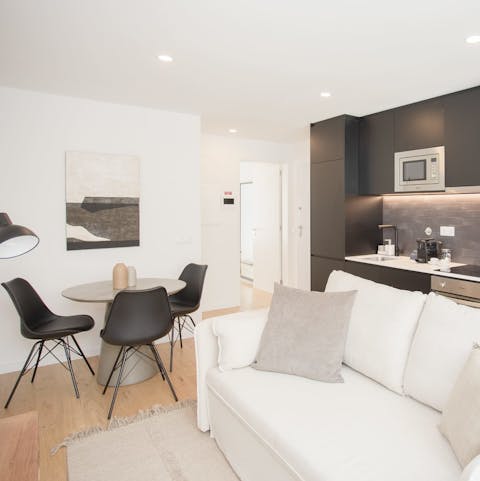 Cook up a treat in the kitchen or stroll to a nearby restaurant