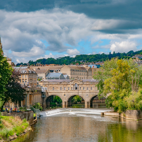 Stroll twenty minutes to the historic heart of Bath