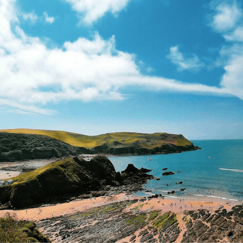 Stay on the sought after South Hams coast, four minutes' walk from the beach