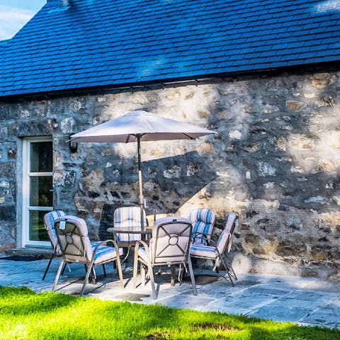 Dine alfresco surrounded by peaceful countryside