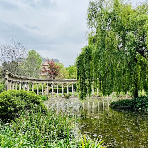 Enjoy afternoon strolls through Parc Monceau on your doorstep