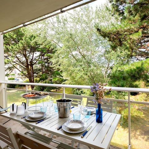 Take dinner alfresco with green views of the surrounding gardens