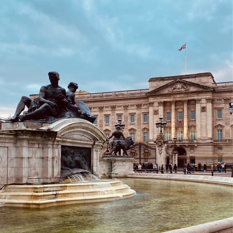 Admire the grandeur of Buckingham Palace before picnicking in St James' Park
