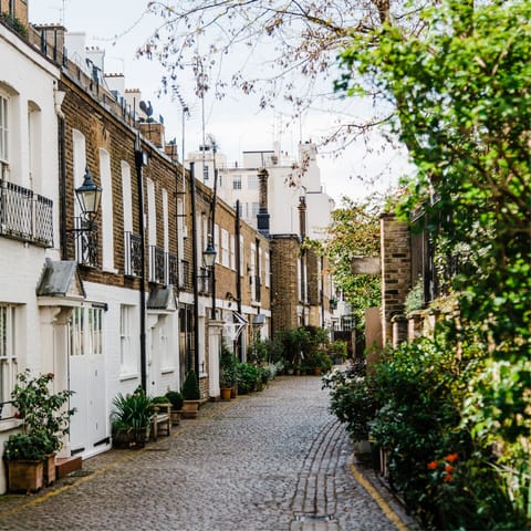 Stay in South Kensington, close to shops, cafes, and restaurants