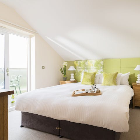 Bank a serene night’s sleep in the king-sized bedrooms – only the most luxurious Egyptian linens will do here